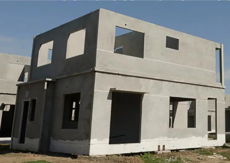 sobrado-em-construçao-com-paineis-de-concreto-armado