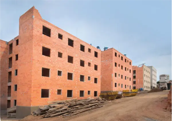 predio-4-andares-em-construçao-com-tijolo-ceramico-estrutural
